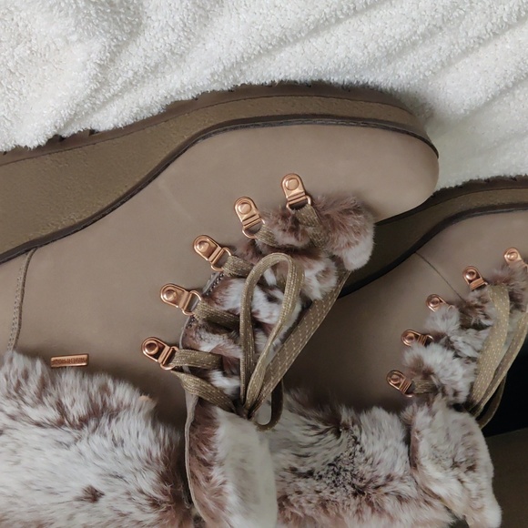 Cougar Penelope waterproof Suede & Rabbit Fur-Trim Wedge Mushroom Booties sz 9 - Picture 5 of 12
